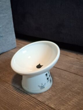 Necoichi Elevated Cat food bowl, ceramic (porcelain) 15° Tilted